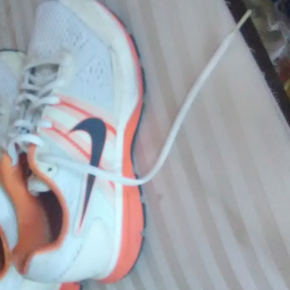 Sneaker - Picture 2 of 4